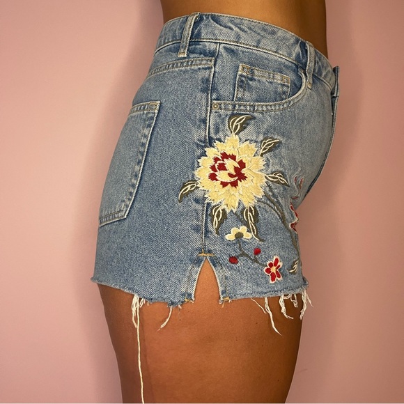 TOPSHOP embroidered denim shorts - Picture 5 of 11